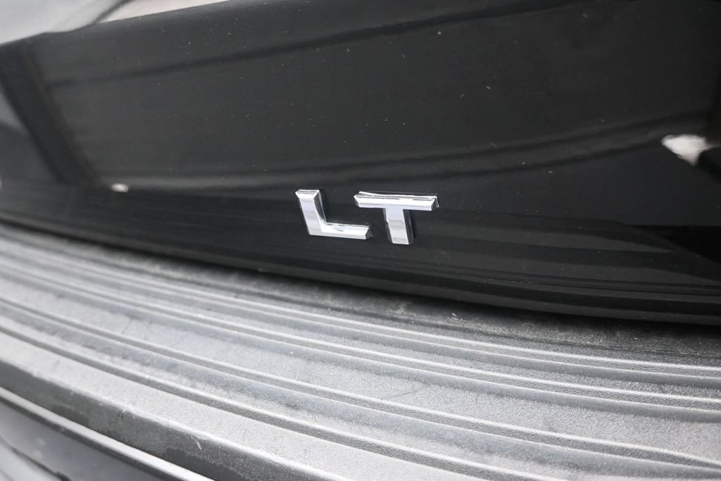 Used 2025 Chevrolet Suburban LT AWD/4WD image 35