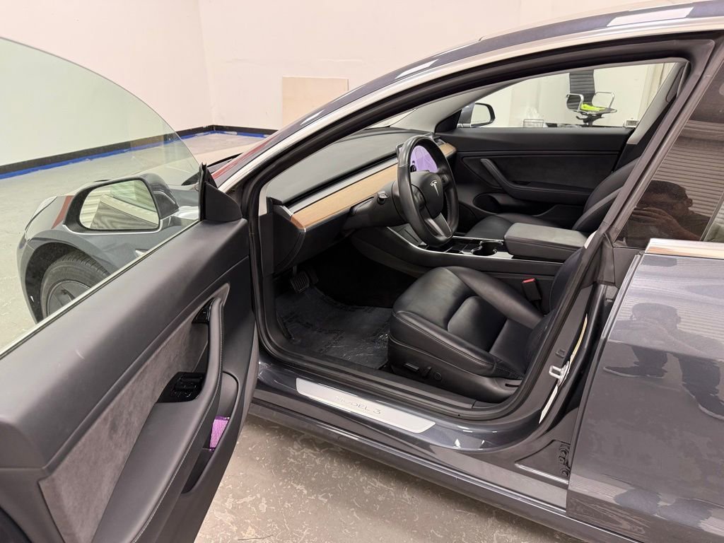 Used 2018 Tesla Model 3 Long Range image 9