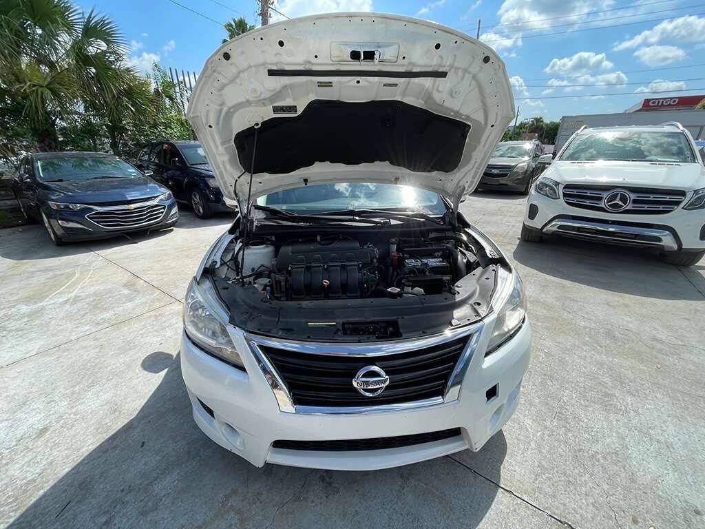 Used 2015 Nissan Sentra SR w/ SR Premium Package FWD image 11