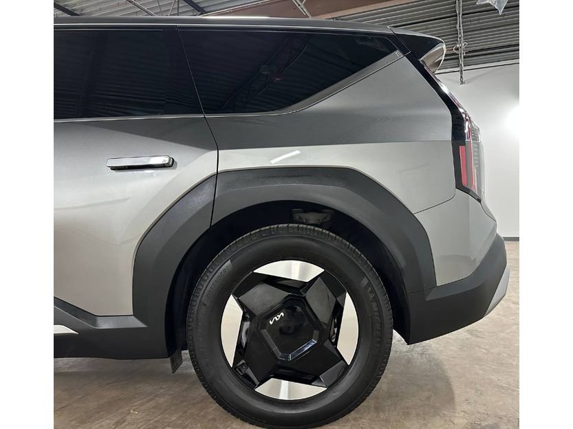 Used 2024 Kia EV9 Light Long Range RWD image 10