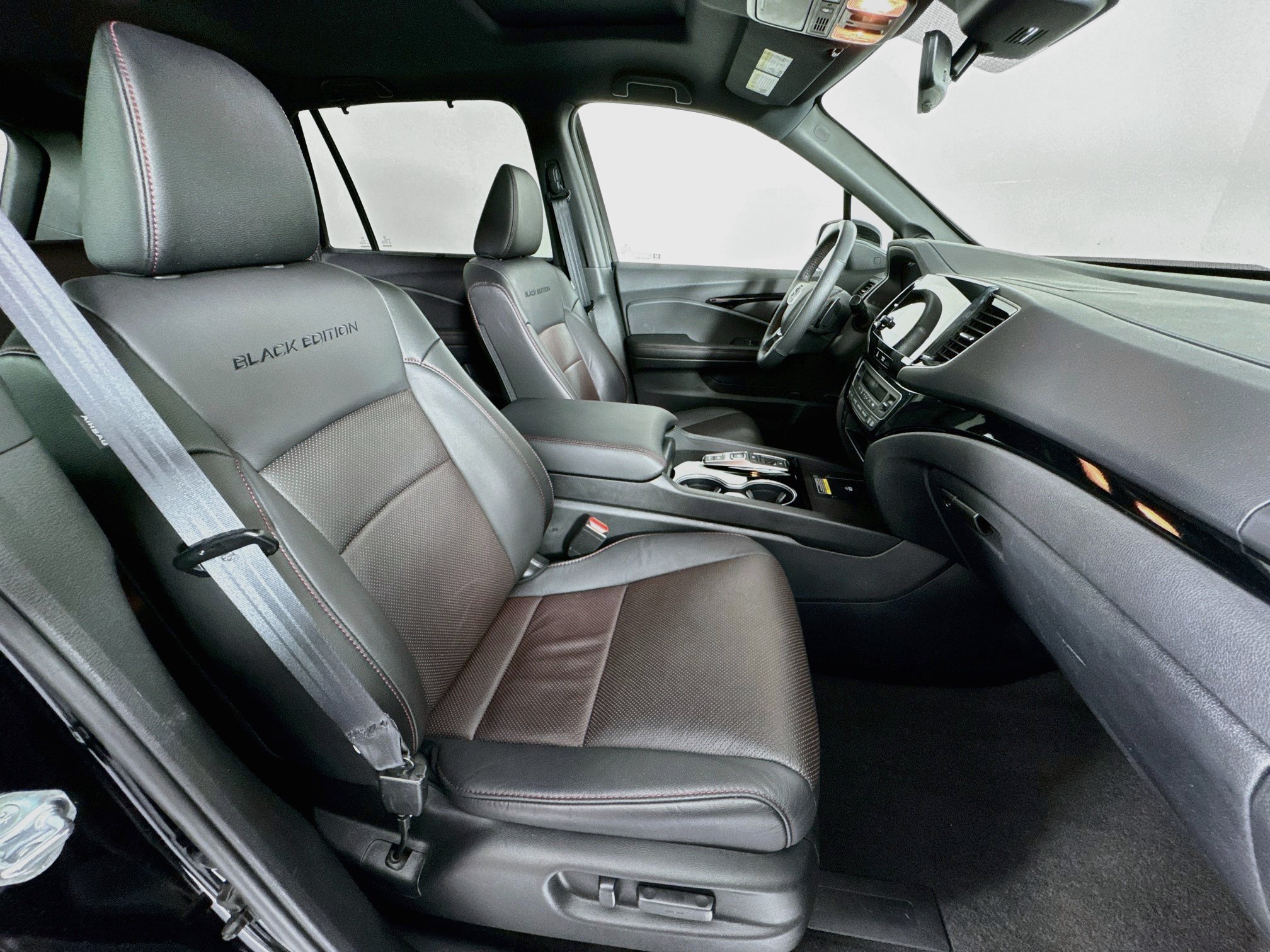 Certified 2025 Honda Passport Black Edition image 29