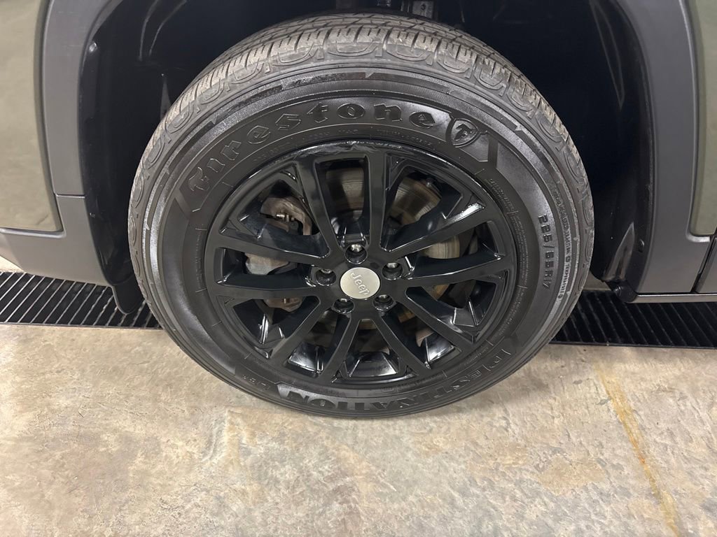 Used 2019 Jeep Cherokee Latitude Plus w/ Cold Weather Group image 28