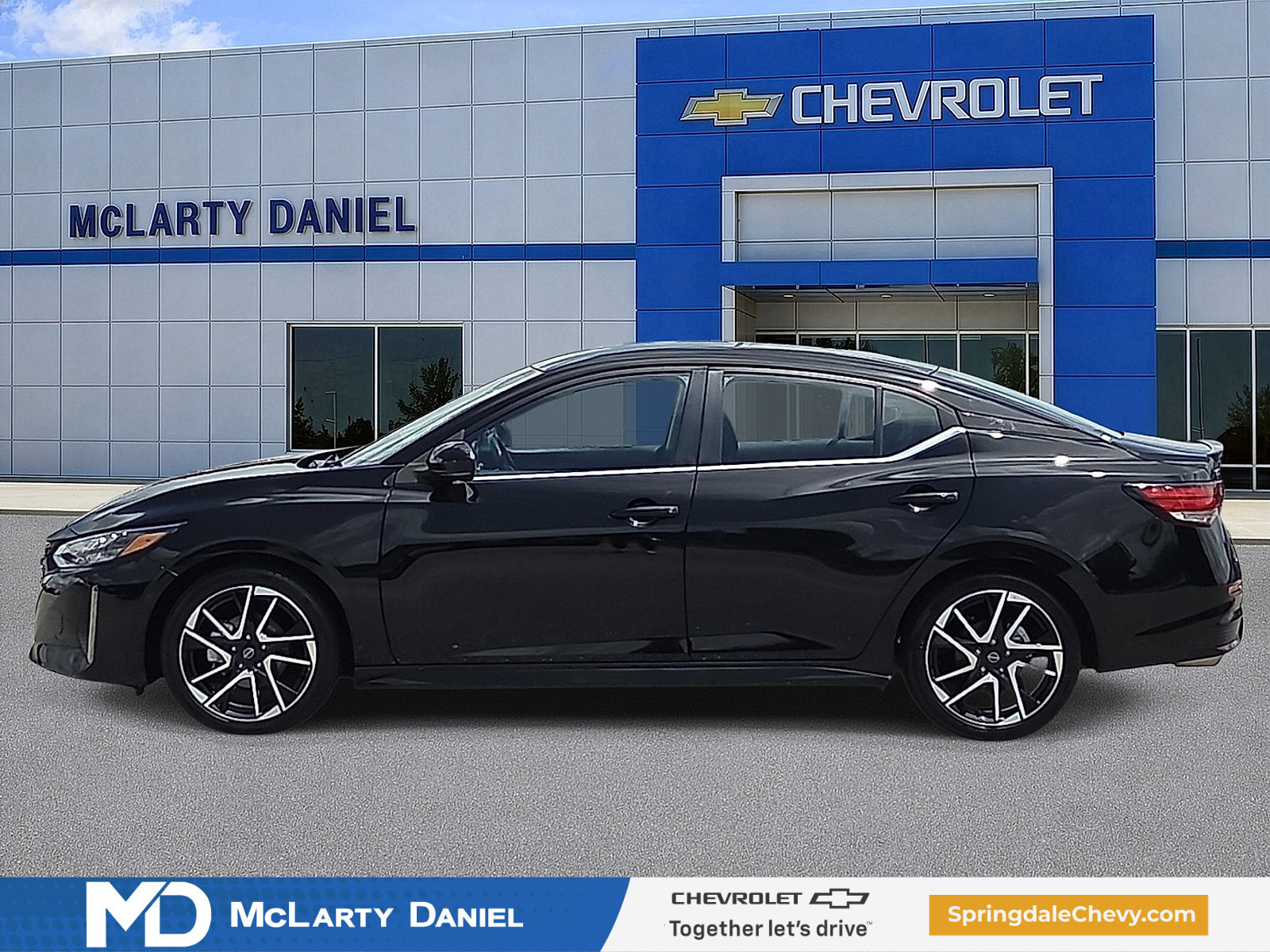 Used 2025 Nissan Sentra SR FWD image 3