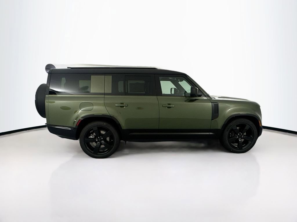 New 2026 Land Rover Defender 130 X-Dynamic SE AWD/4WD image 4