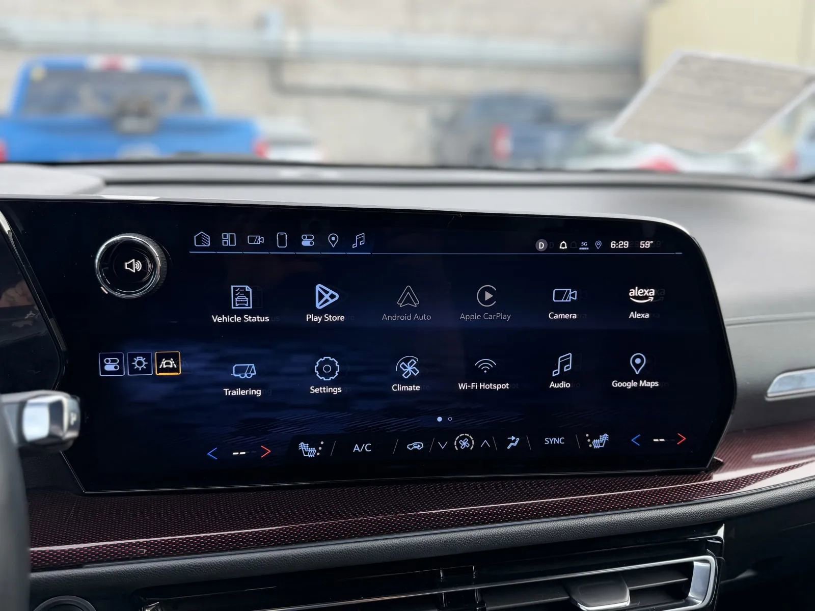 Used 2025 Chevrolet Traverse Z71 w/ Driver Confidence Package AWD/4WD image 33