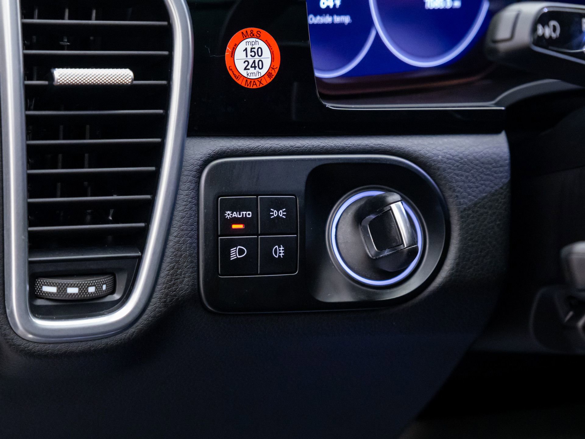 Certified 2023 Porsche Cayenne Platinum Edition image 20