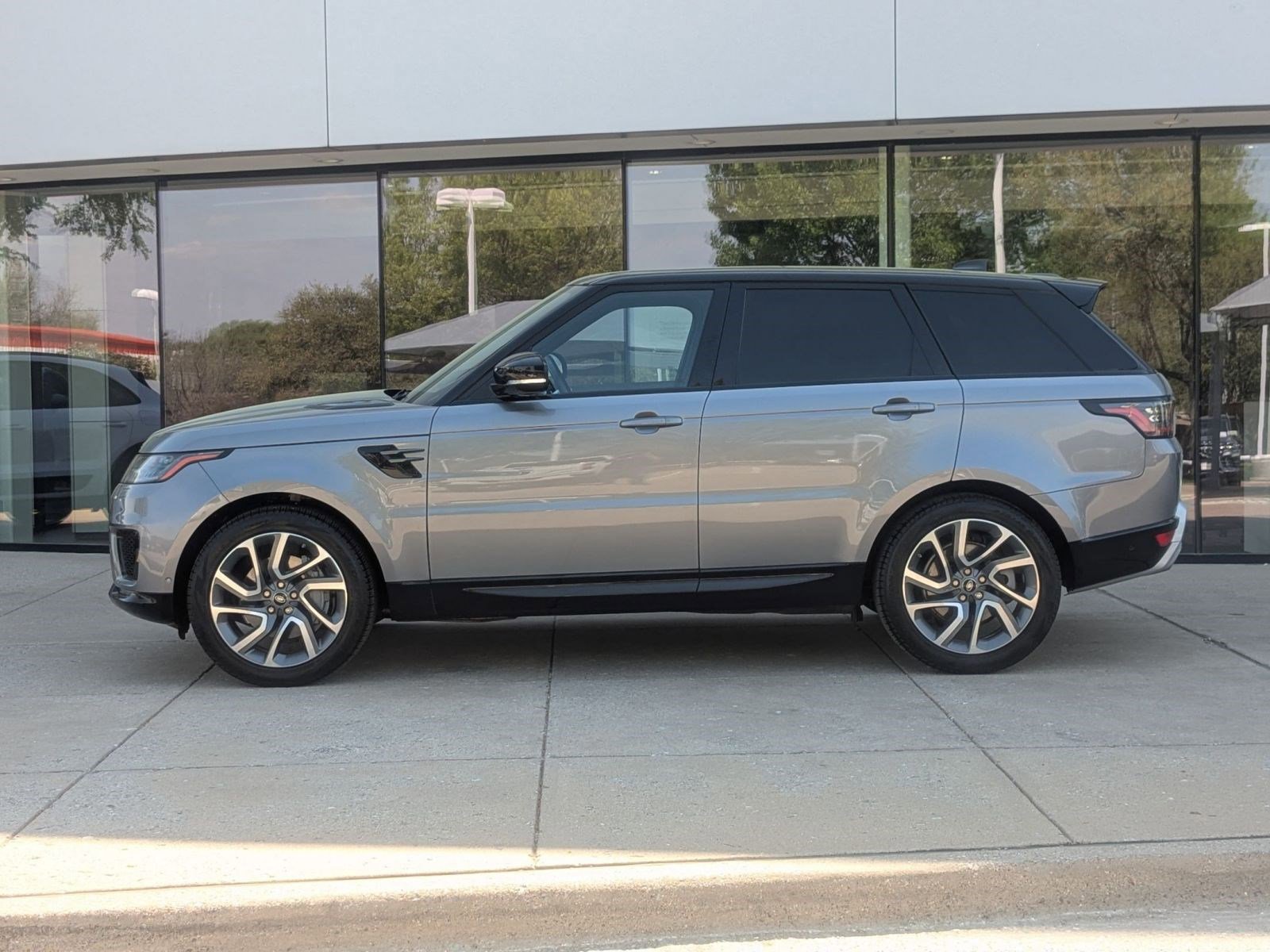 Used 2021 Land Rover Range Rover Sport HSE Silver Edition AWD/4WD image 2