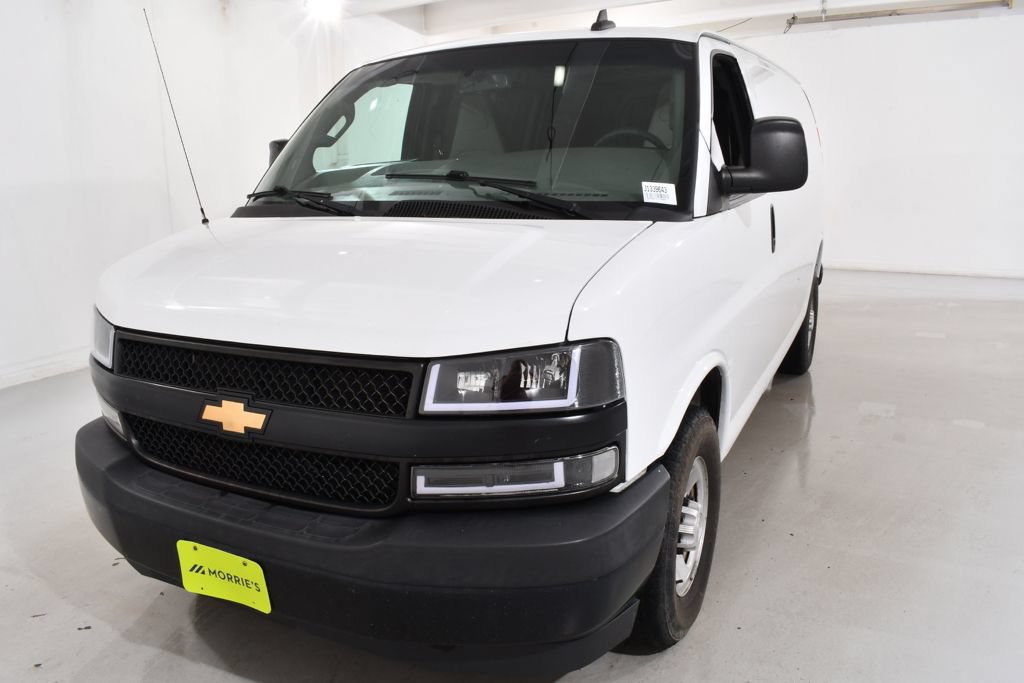 Used 2018 Chevrolet Express 2500 w/ Driver Convenience Package RWD image 2