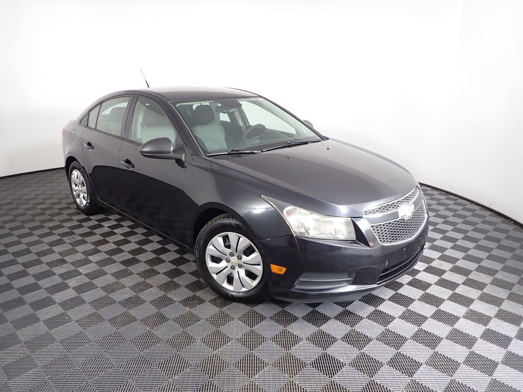 Used 2013 Chevrolet Cruze LS image 5