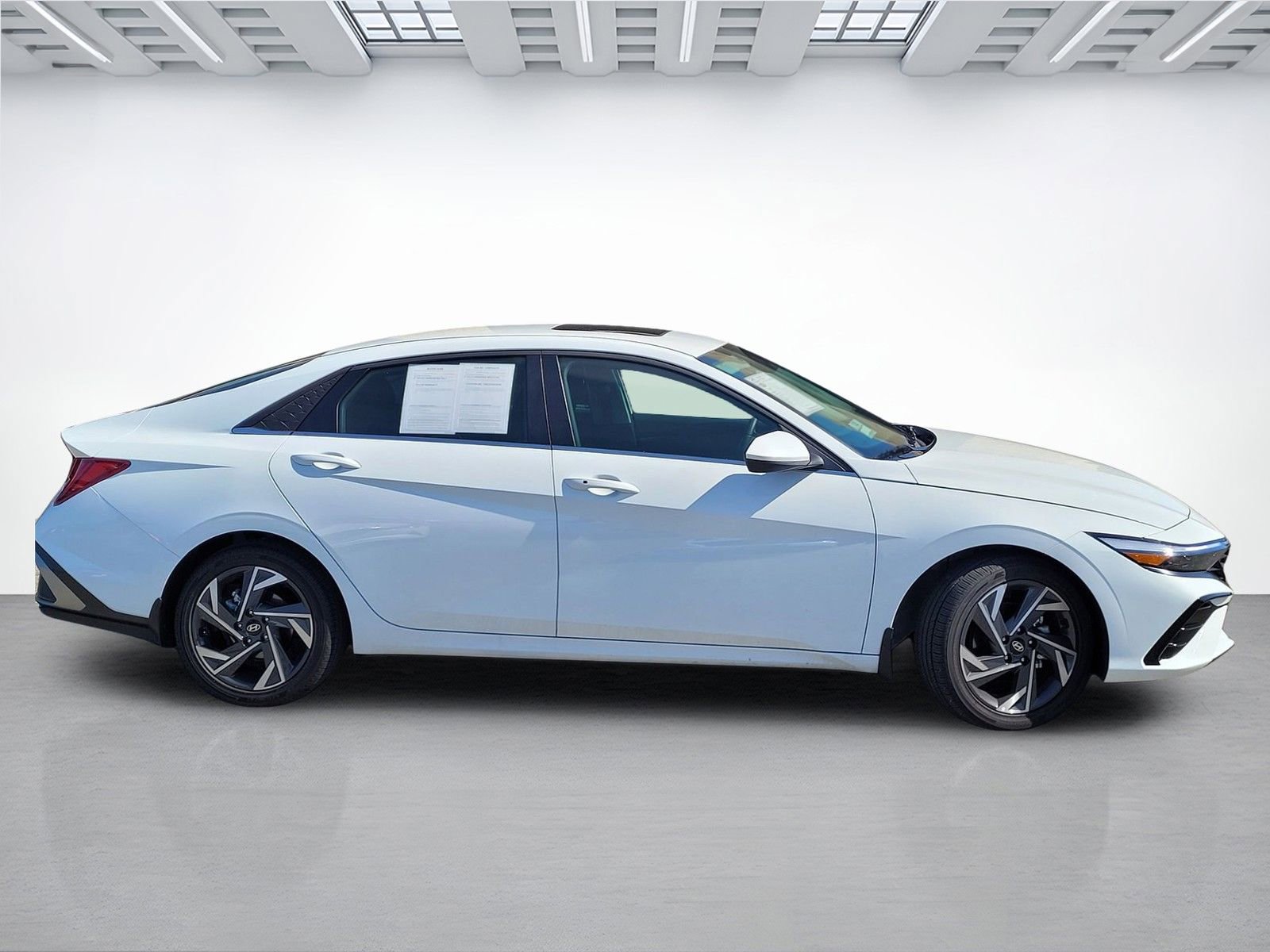 Certified 2025 Hyundai Elantra SEL image 3