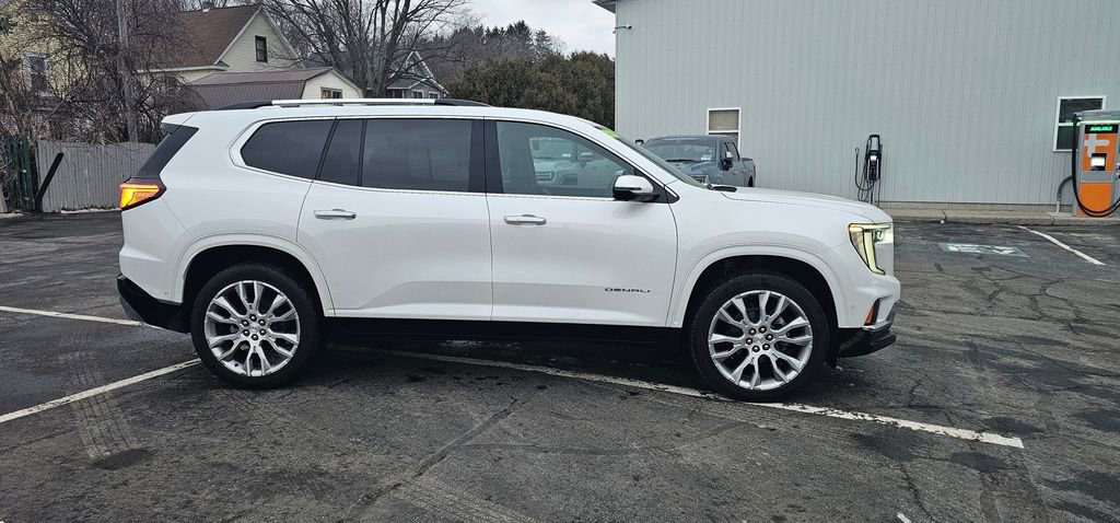 Used 2024 GMC Acadia Denali w/ Super Cruise Package image 5