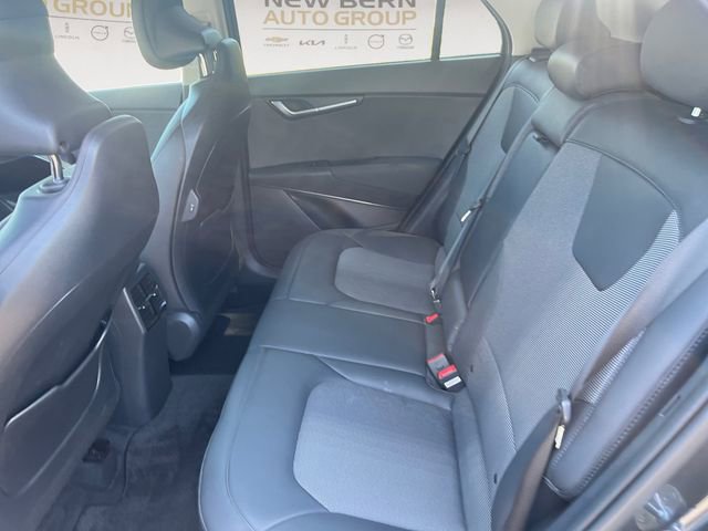 Used 2024 Kia Niro EX FWD image 13