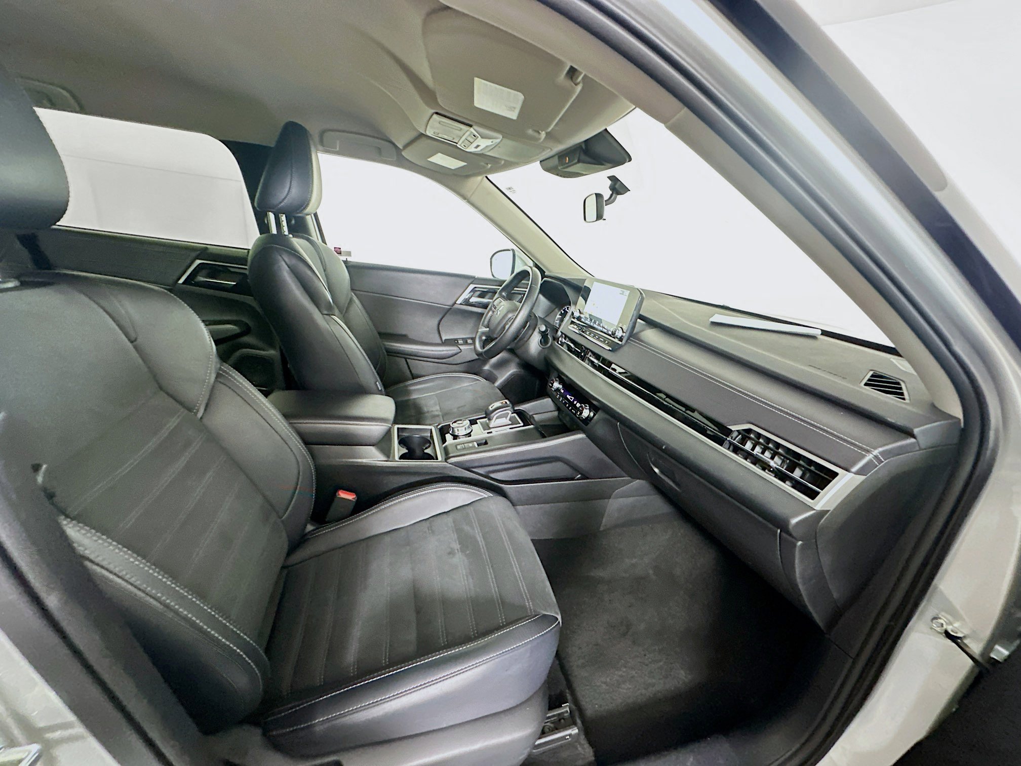 Used 2024 Mitsubishi Outlander SE image 30