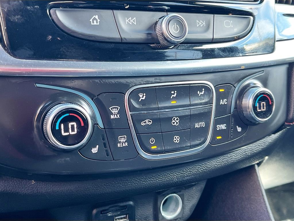 Used 2023 Chevrolet Traverse RS image 16