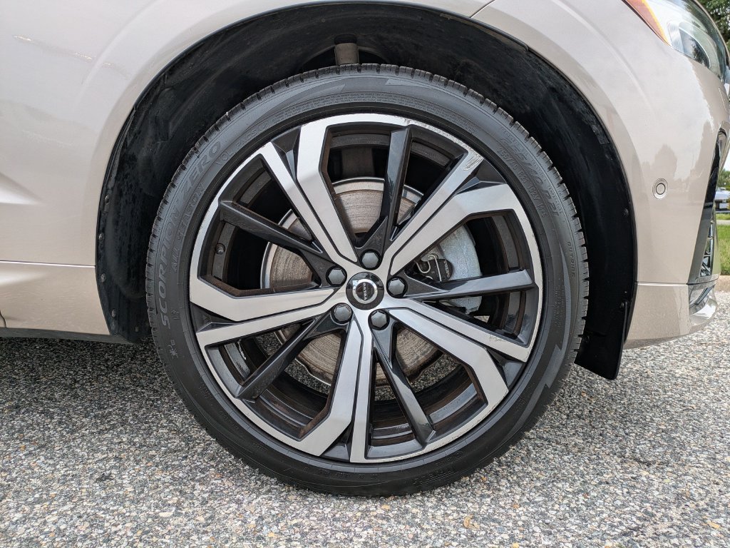 Certified 2023 Volvo XC60 B6 Ultimate w/ Protection Package Premier AWD/4WD image 11