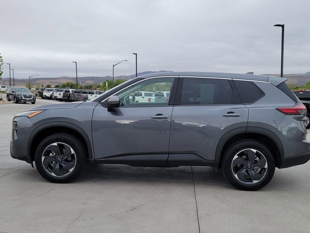 Used 2025 Nissan Rogue SV AWD/4WD image 2