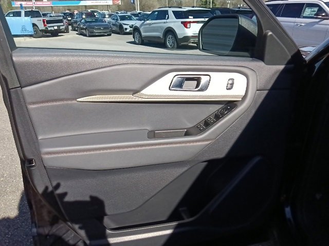 Used 2025 Ford Explorer Active image 11