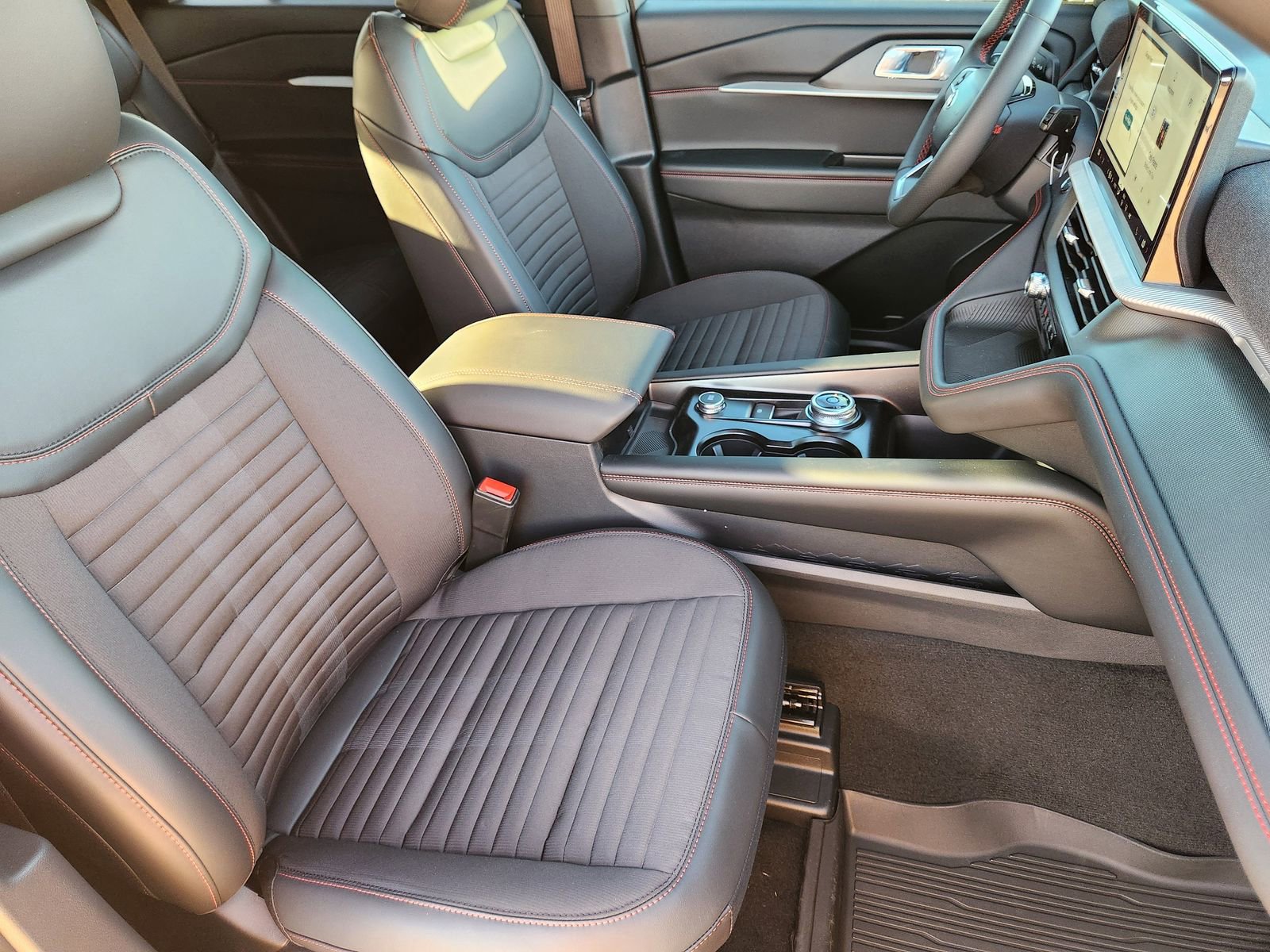 New 2026 Ford Explorer ST-Line w/ ST-Line Street Pack image 14