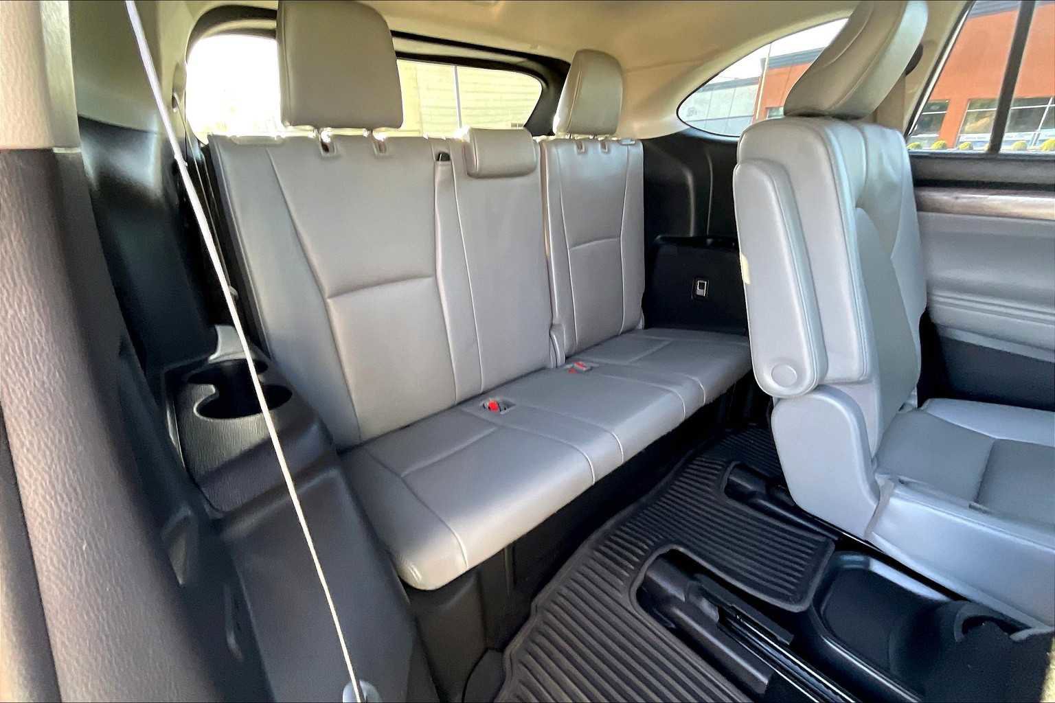 Used 2022 Toyota Highlander Limited image 31