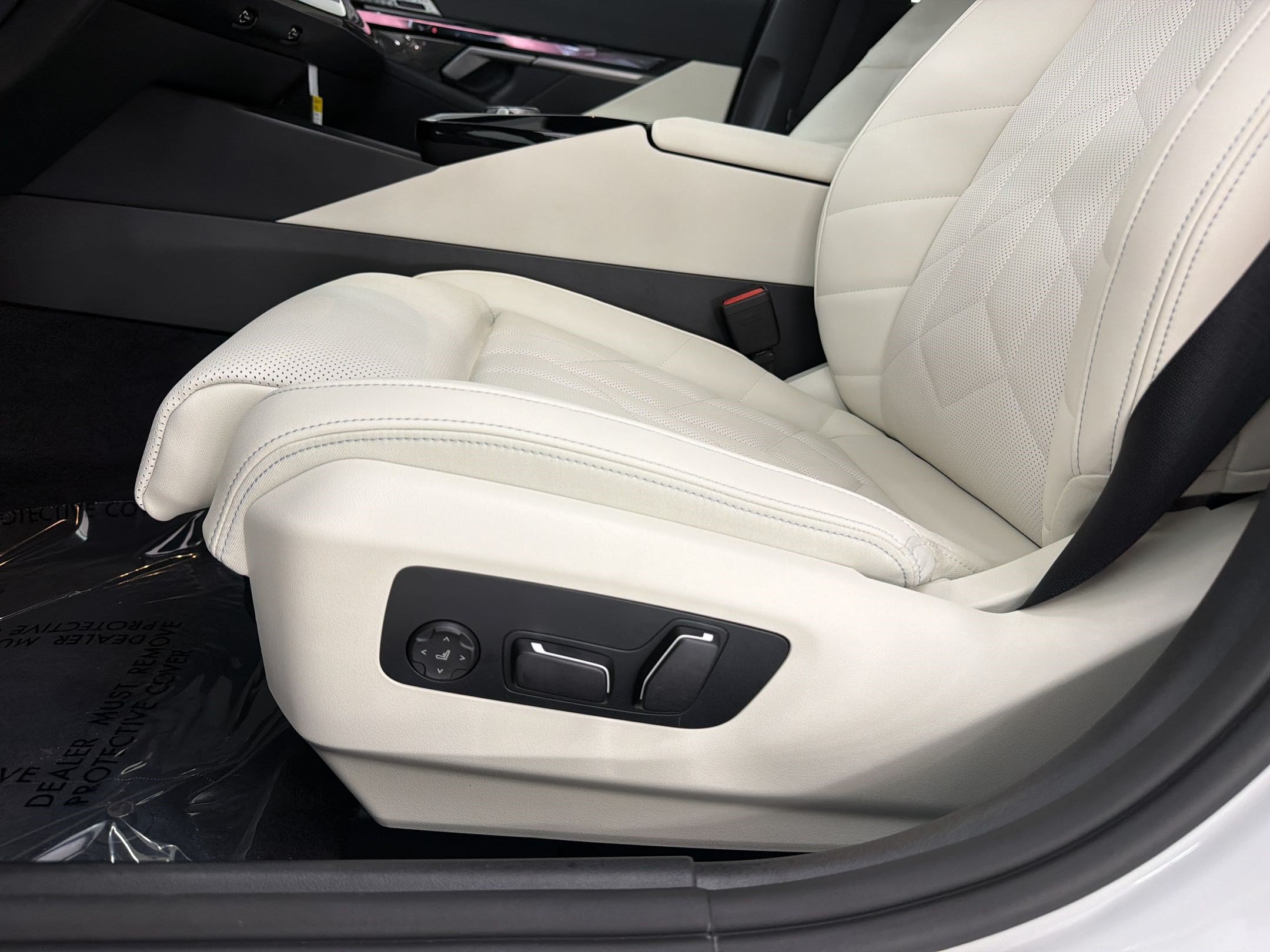 New 2027 BMW 550e xDrive w/ Premium Package AWD/4WD image 15