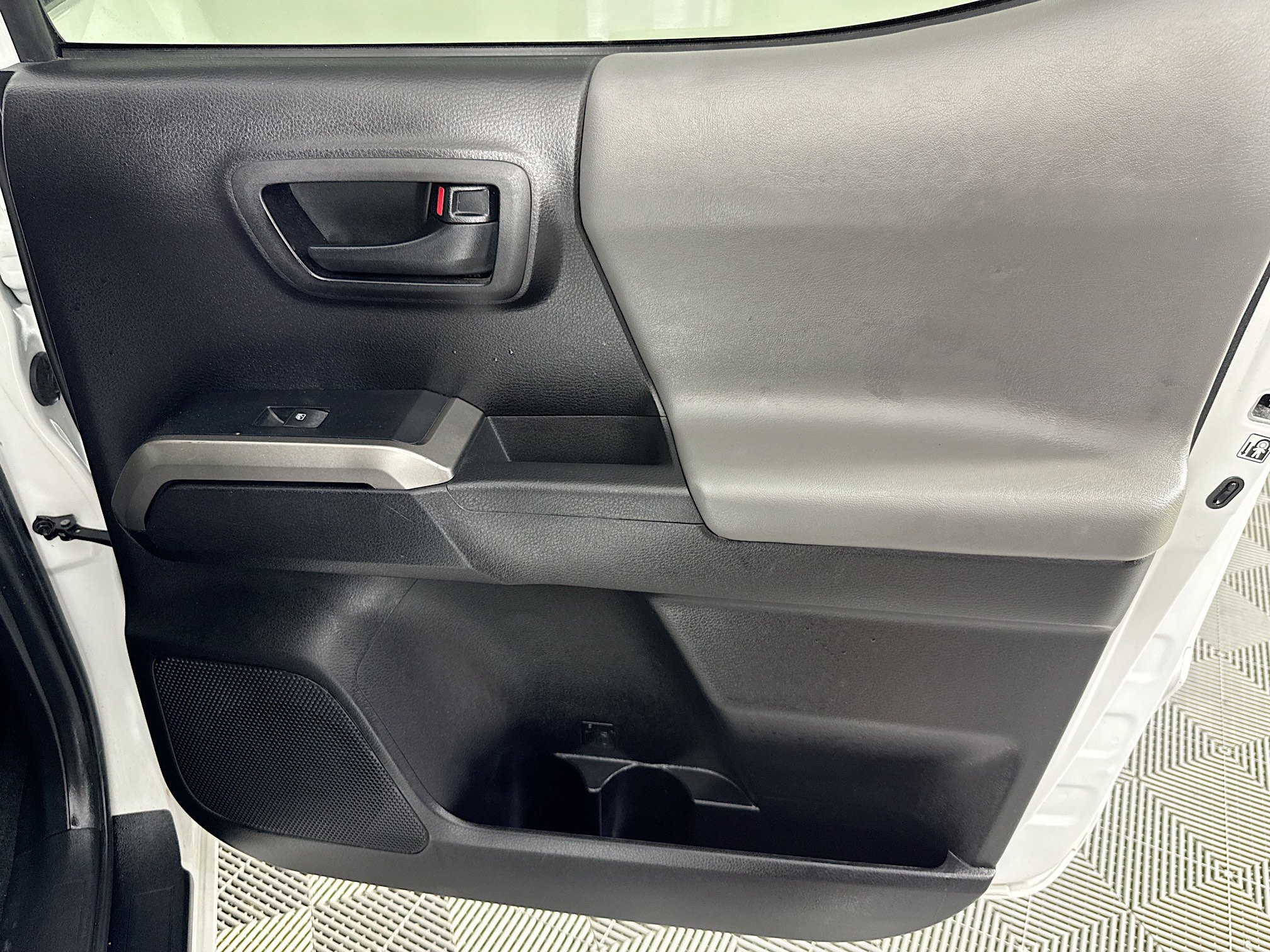 Used 2020 Toyota Tacoma SR5 image 26