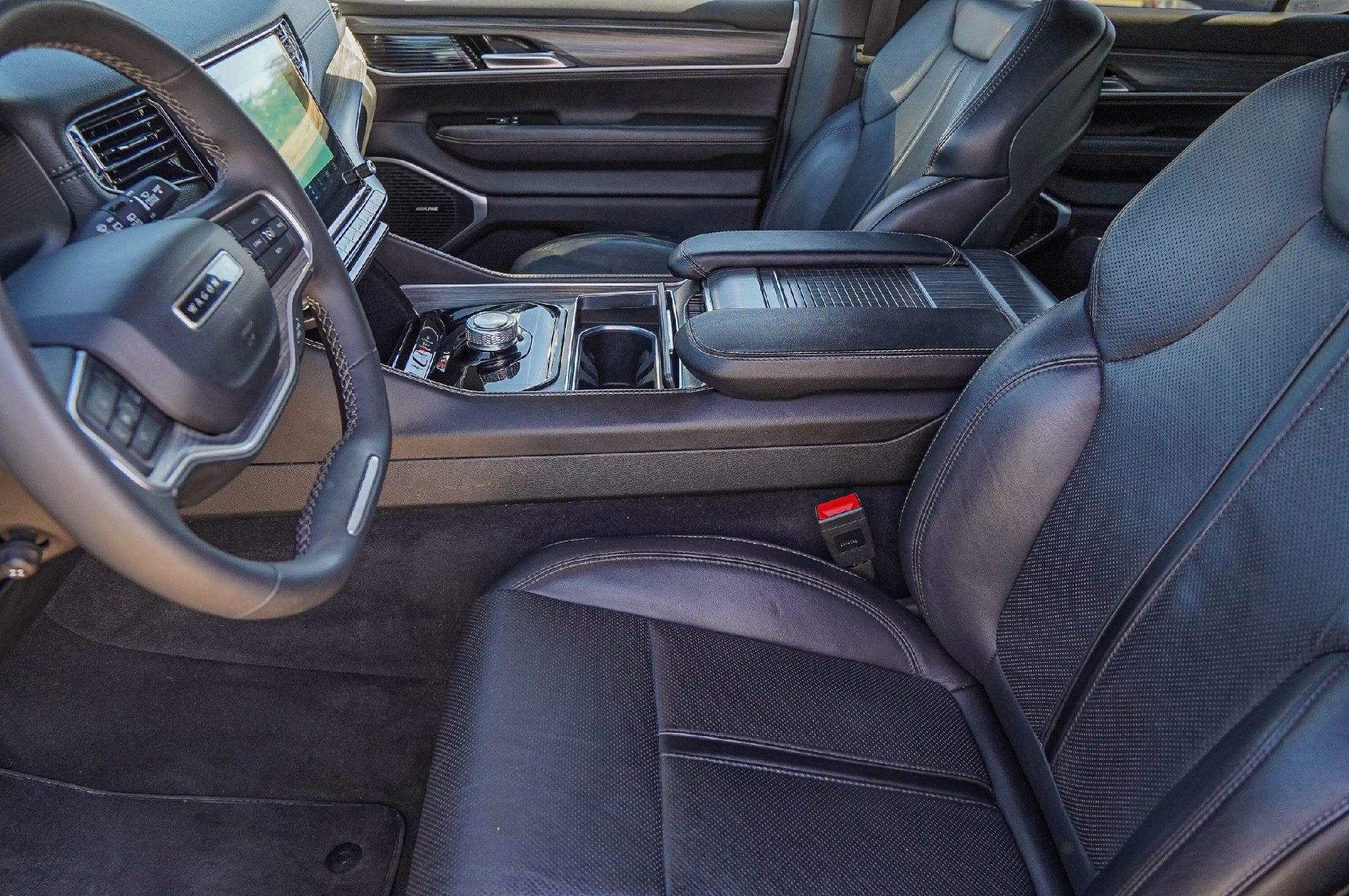 Used 2024 Jeep Wagoneer Series II w/ Flexible Seating Group image 9