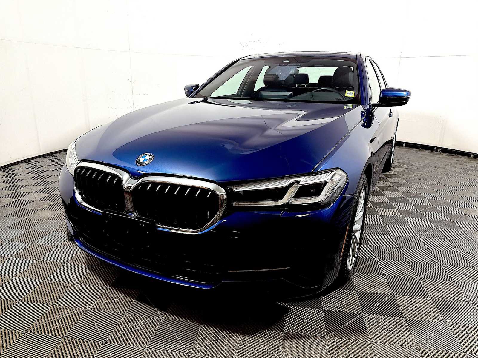 Certified 2023 BMW 530i xDrive w/ Convenience Package AWD/4WD image 3