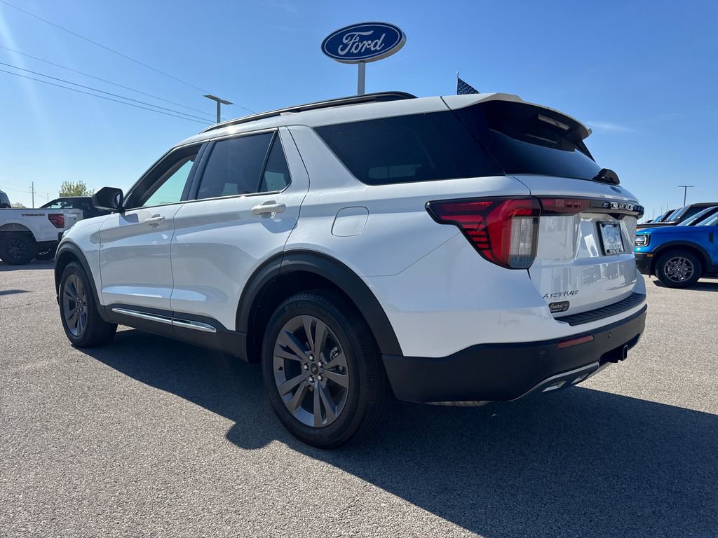 Used 2025 Ford Explorer Active w/ Active Comfort Package image 4