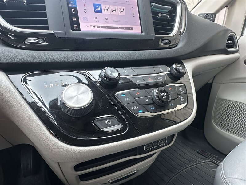 Used 2022 Chrysler Voyager LX FWD image 20