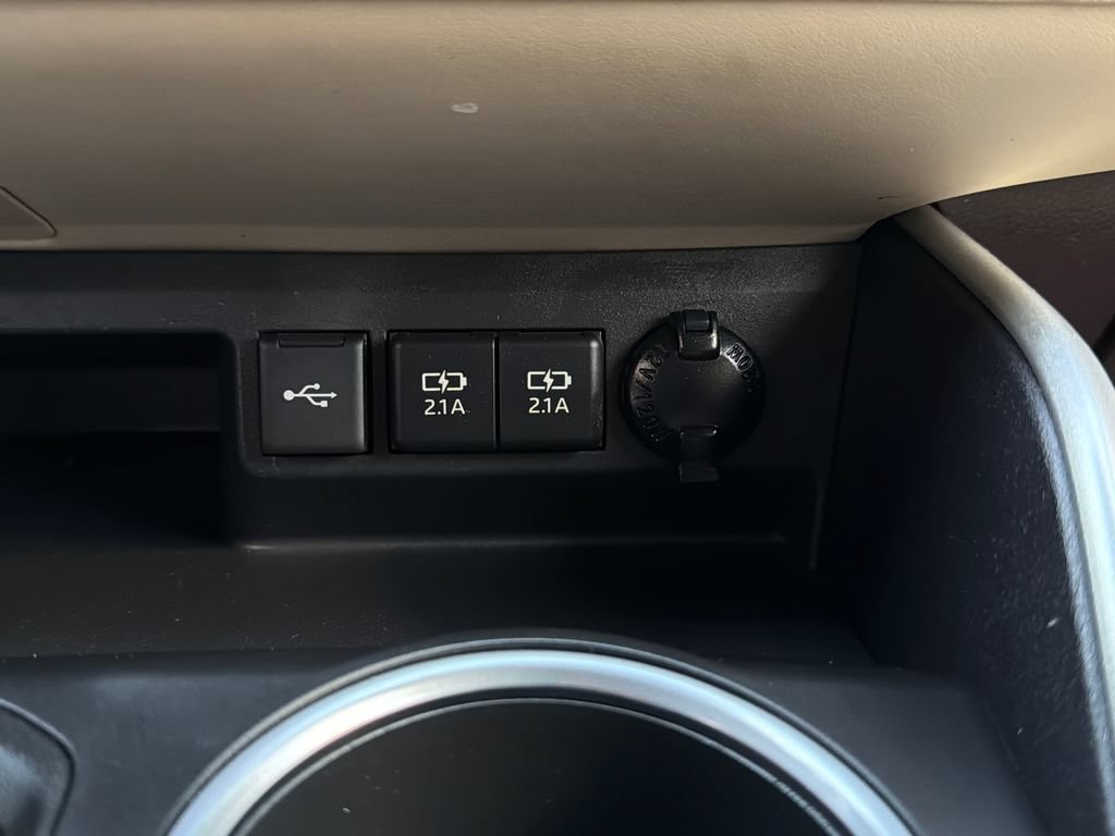 Used 2021 Toyota Highlander XLE AWD/4WD image 33