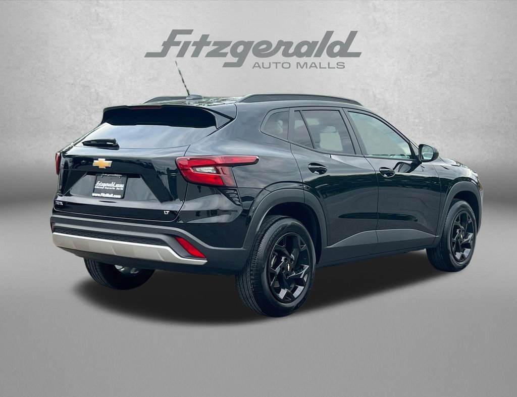 Used 2025 Chevrolet Trax LT FWD image 8