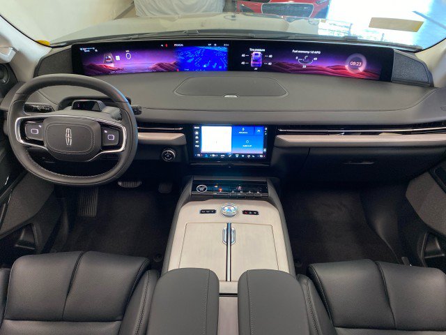 New 2027 Lincoln Navigator Reserve AWD/4WD image 14
