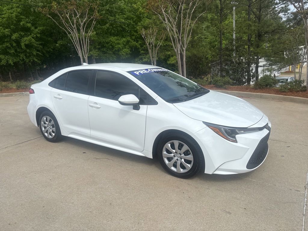 Used 2022 Toyota Corolla LE image 3