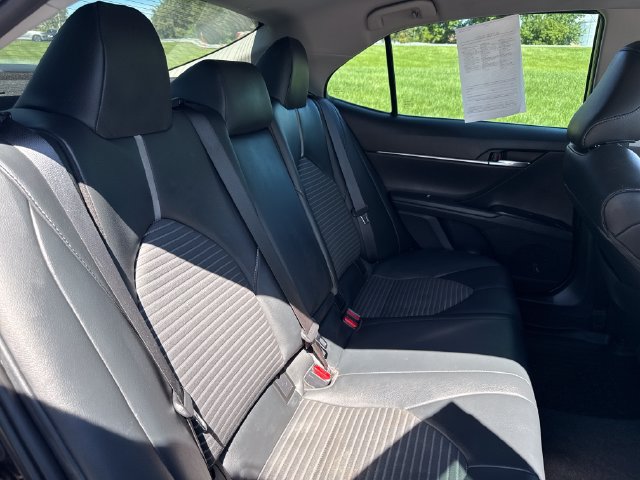 Used 2019 Toyota Camry SE w/ Convenience Package FWD image 12