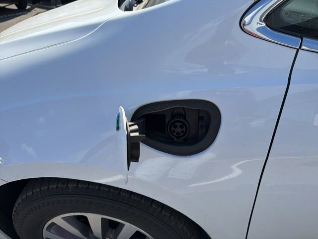 Used 2024 Chrysler Pacifica Select image 4