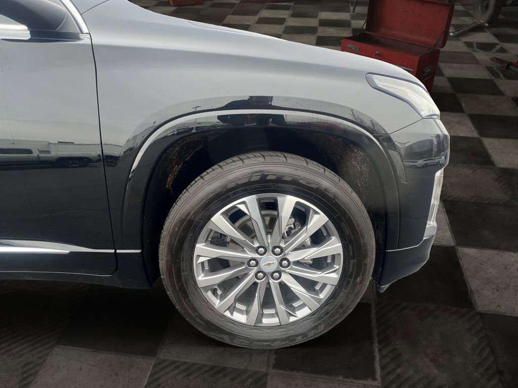 Certified 2023 Chevrolet Traverse Premier FWD image 9