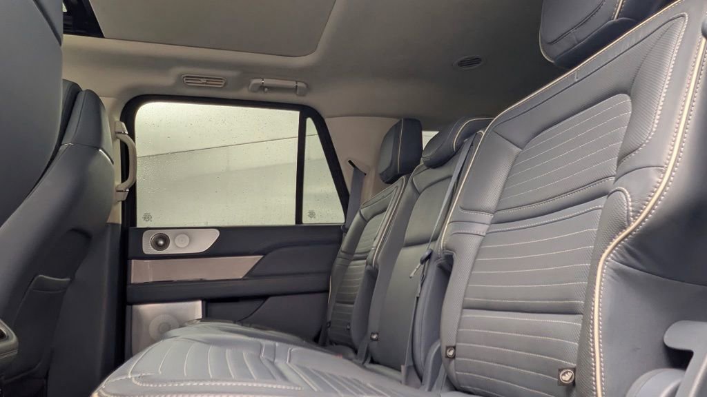 Used 2020 Lincoln Navigator Black Label w/ Cargo Convenience Package image 25