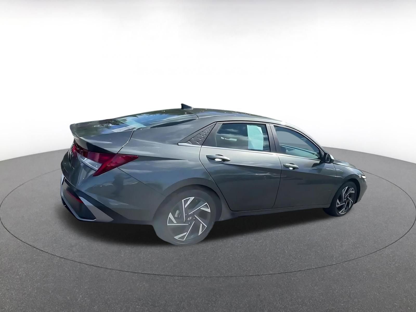 Used 2025 Hyundai Elantra SEL FWD image 15