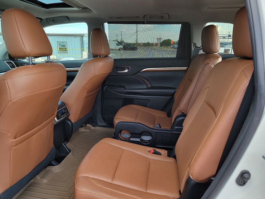 Used 2019 Toyota Highlander Limited FWD image 16