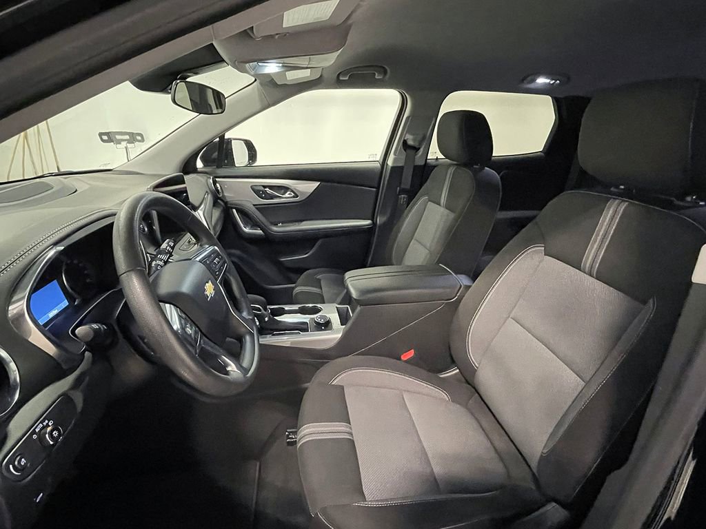Used 2025 Chevrolet Blazer LT image 3