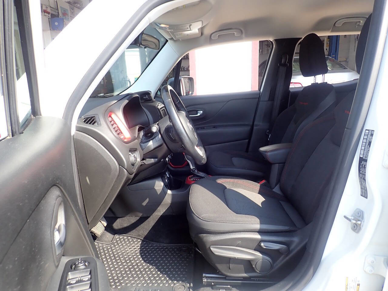 Used 2016 Jeep Renegade Trailhawk w/ Cold Weather Group image 11