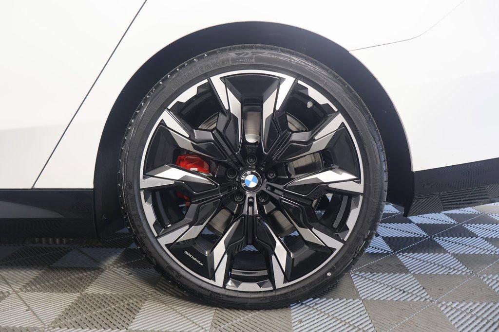 New 2026 BMW 550e xDrive w/ Executive Package image 10