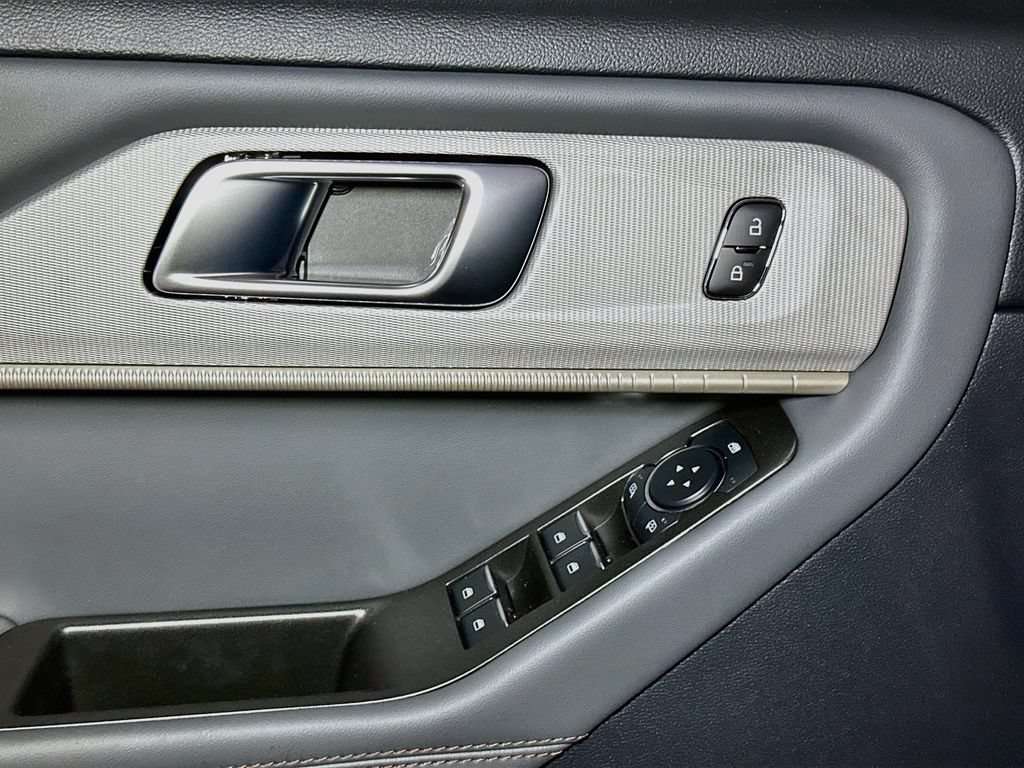 New 2026 Ford Explorer Active AWD/4WD image 18