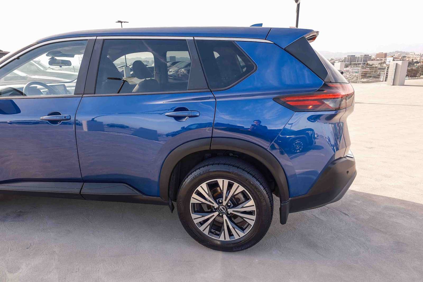 Used 2023 Nissan Rogue SV FWD image 8