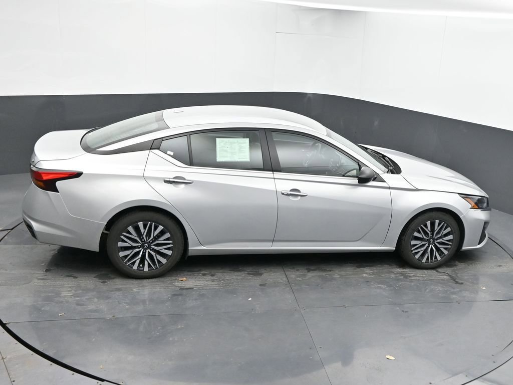 Used 2024 Nissan Altima 2.5 SV FWD image 40