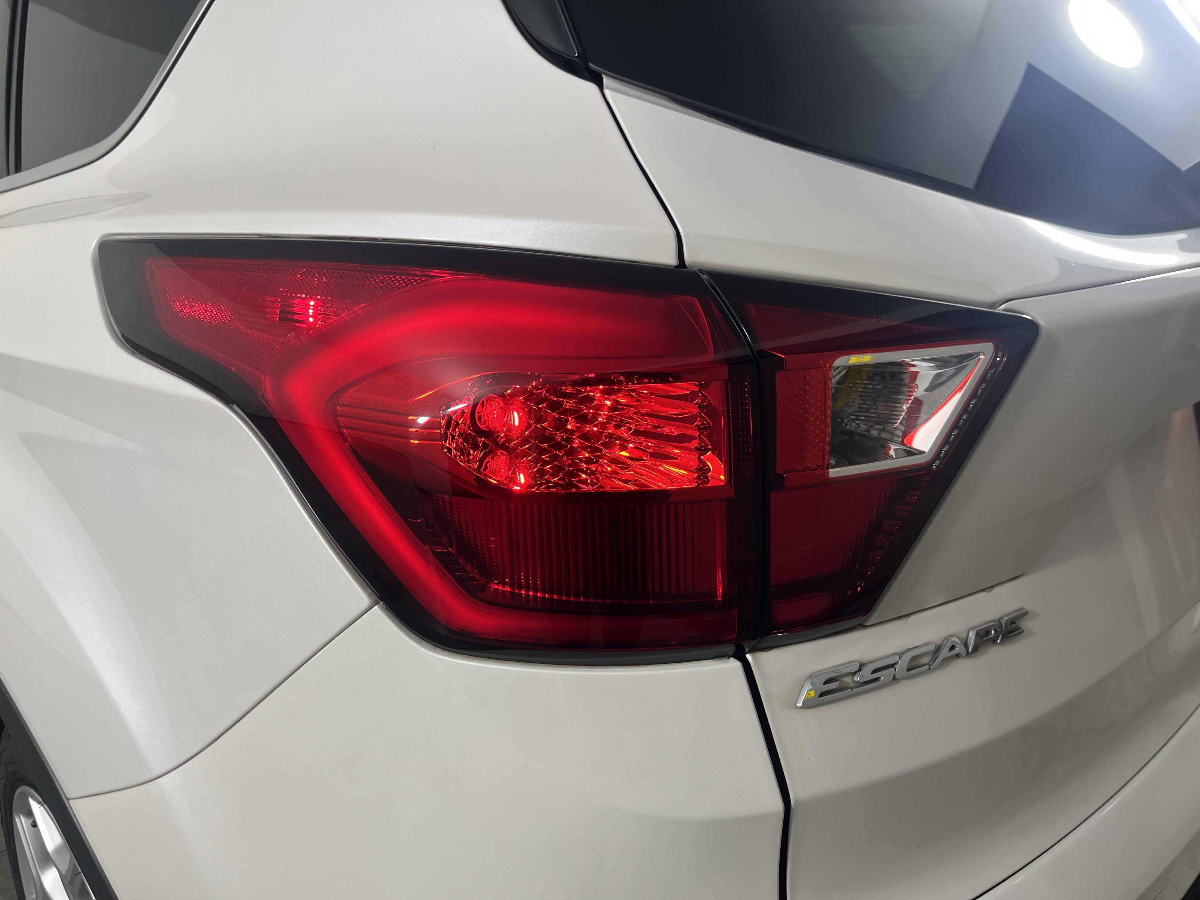 Used 2019 Ford Escape Titanium image 27