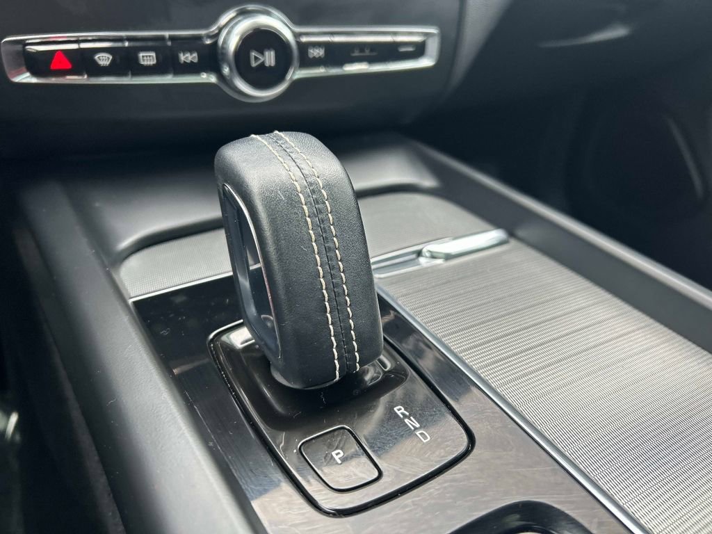Used 2022 Volvo XC60 T8 R-Design AWD/4WD image 35