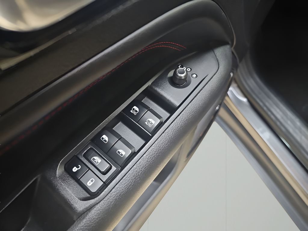 Used 2023 Jeep Compass Trailhawk image 10