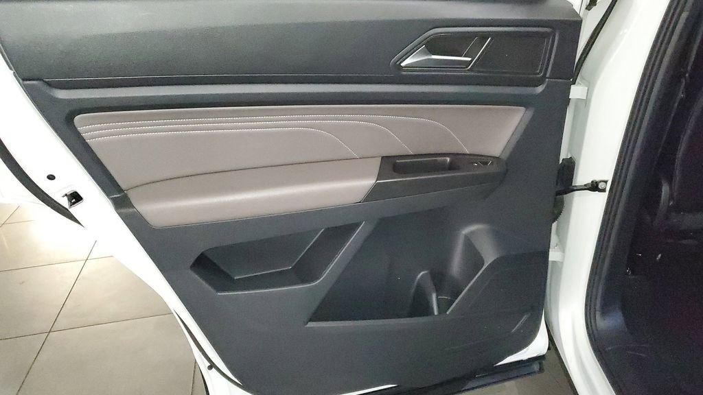 Used 2022 Volkswagen Atlas Cross Sport SE image 17