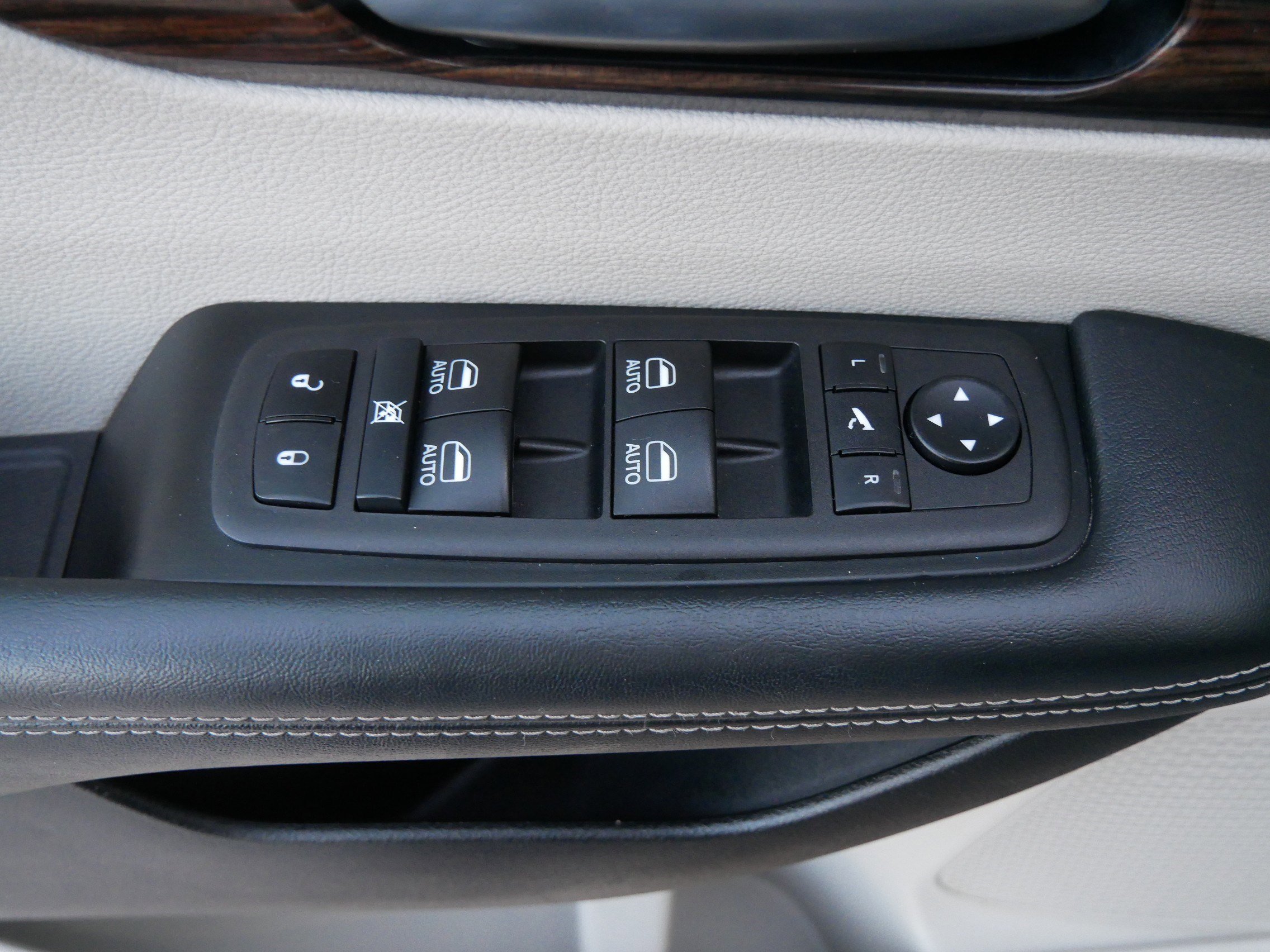 Used 2023 Chrysler Pacifica Limited FWD image 20